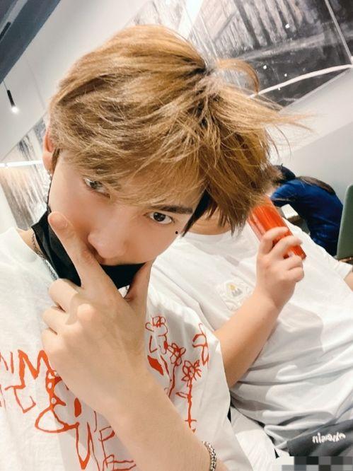 香港男星最新爆料视频,独家爆料视频引发热议 第1张 香港男星最新爆料视频,独家爆料视频引发热议 第1张